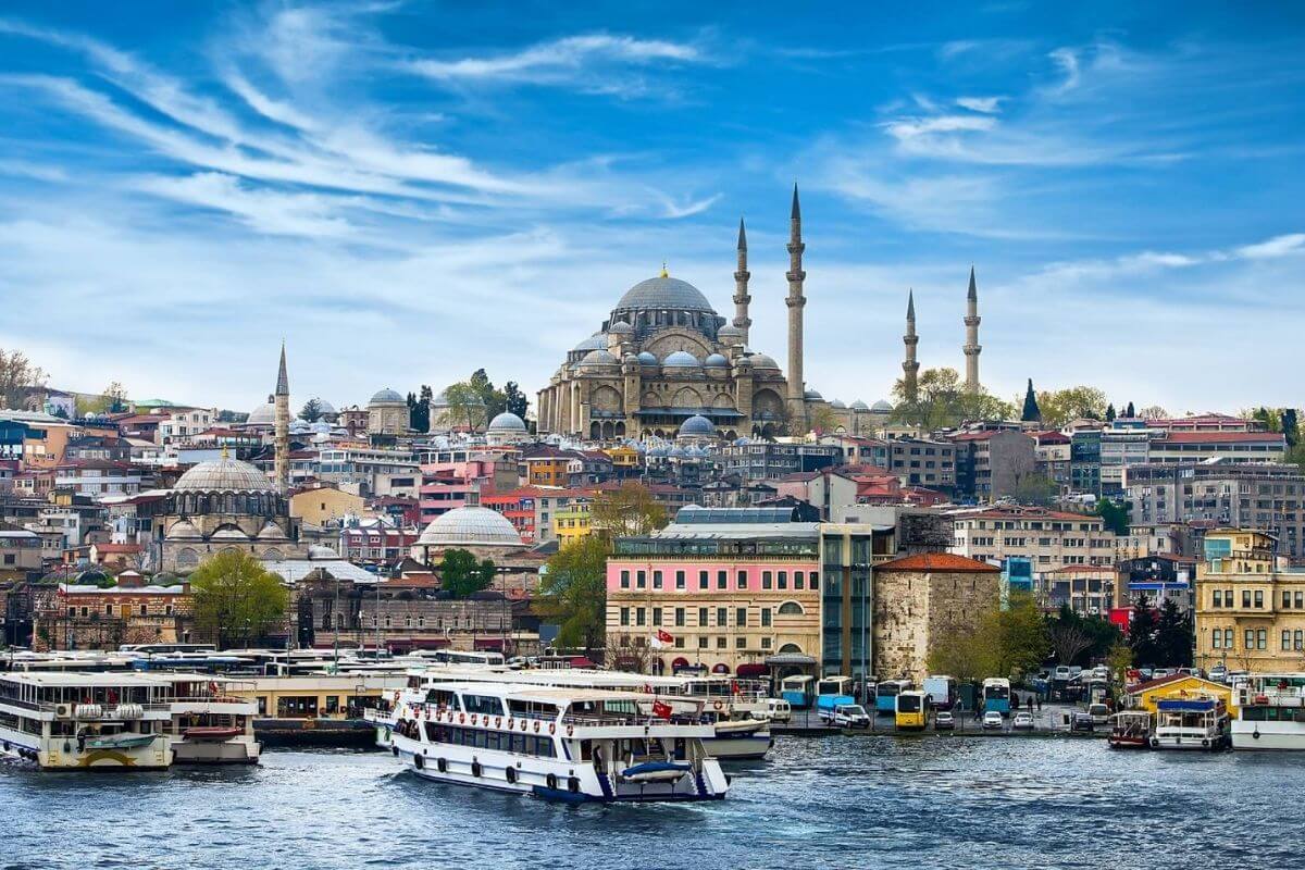 Istanbul’s evolving skyline, shaped by mega infrastructure projects, continues to elevate real estate demand and property values in key districts.
