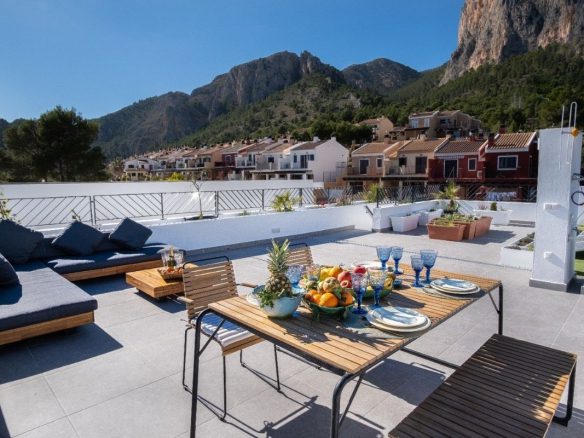 Villas for Sale in Alicante | Prestigious Coastal Living Awaits-1