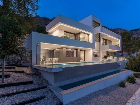 Ready-to-Move Villas for Sale in Alicante with Sea View-1