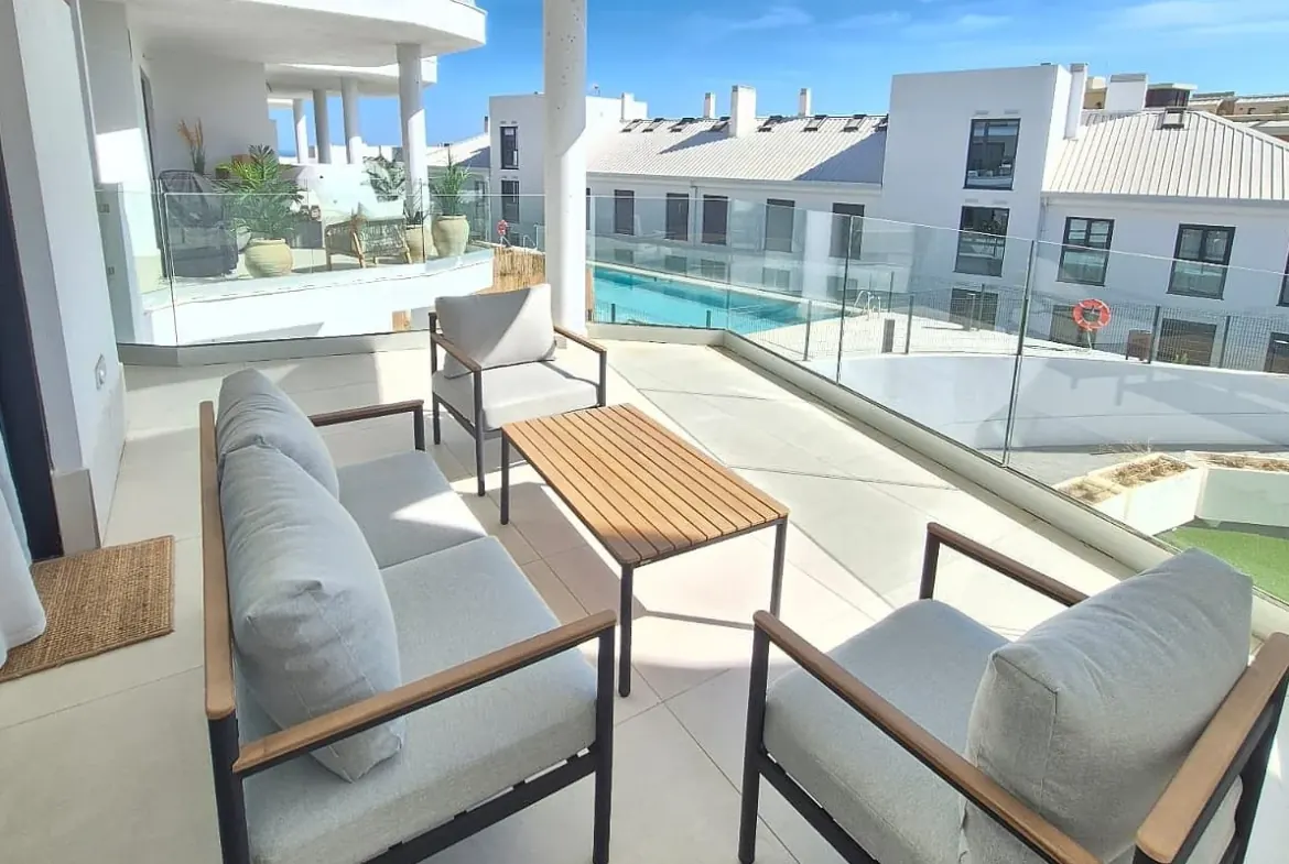 Stunning Apartment with a 25 m² Terrace in Fuengirola-1