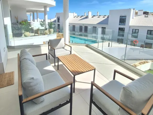 Stunning Apartment with a 25 m² Terrace in Fuengirola-1