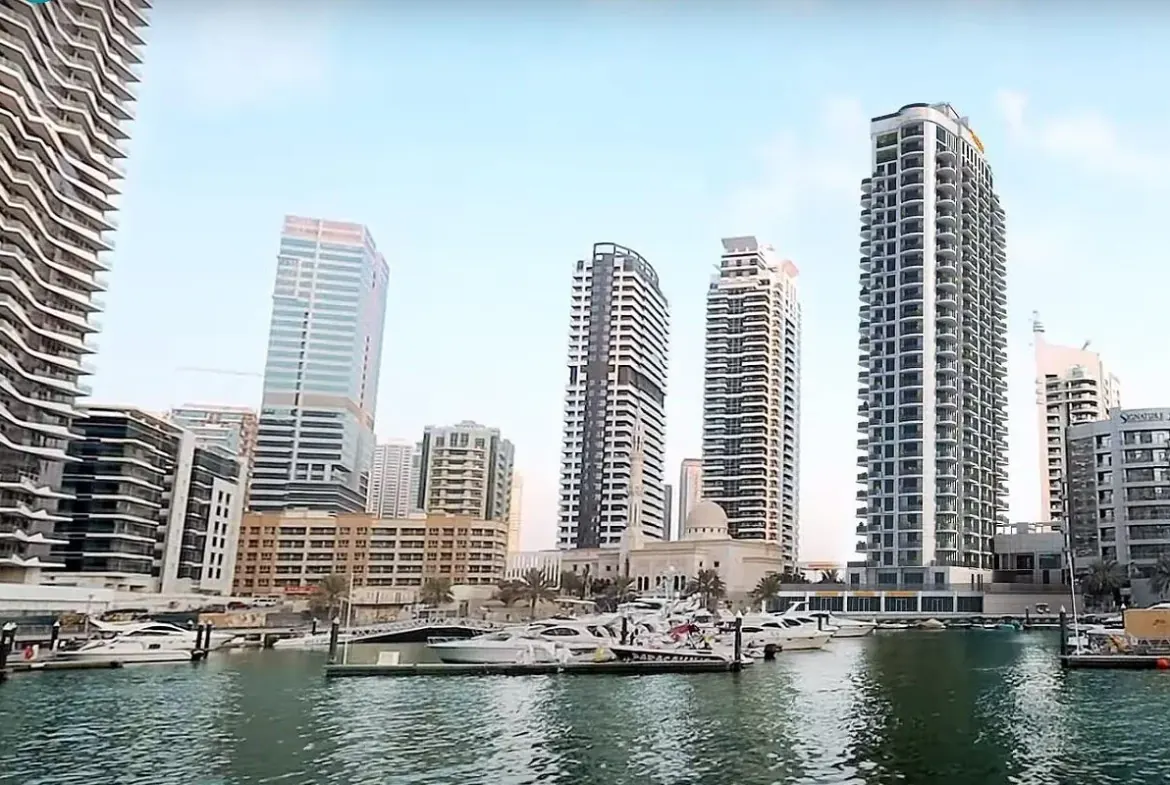 Condor Marina Star Residence in Dubai Marina presenting a modern residential tower close to the waterfront lifestyle