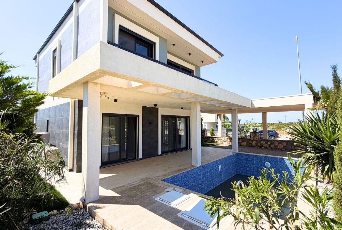 Didim Detached Villa with Private Pool and Closed Parking-1