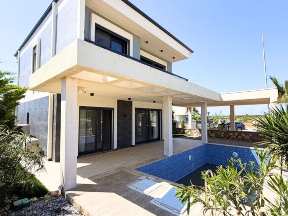 Didim Detached Villa with Private Pool and Closed Parking-1