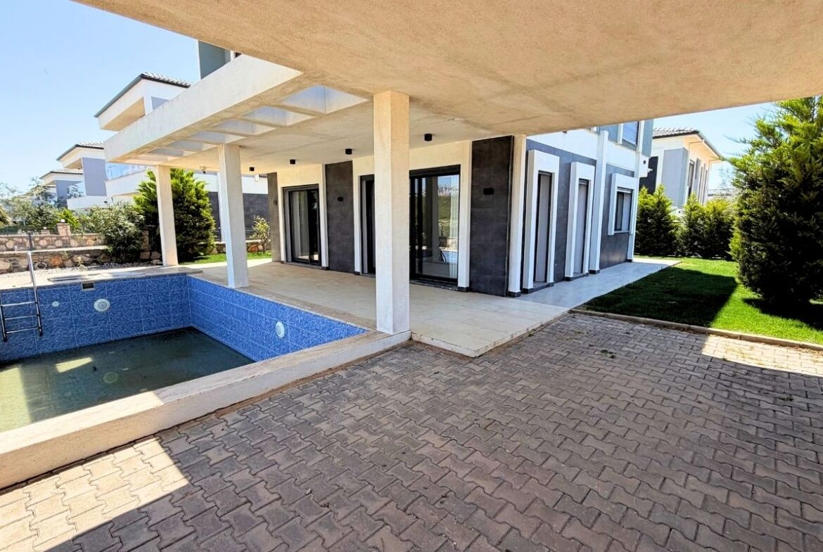 Didim Detached Villa with Private Pool and Closed Parking-2
