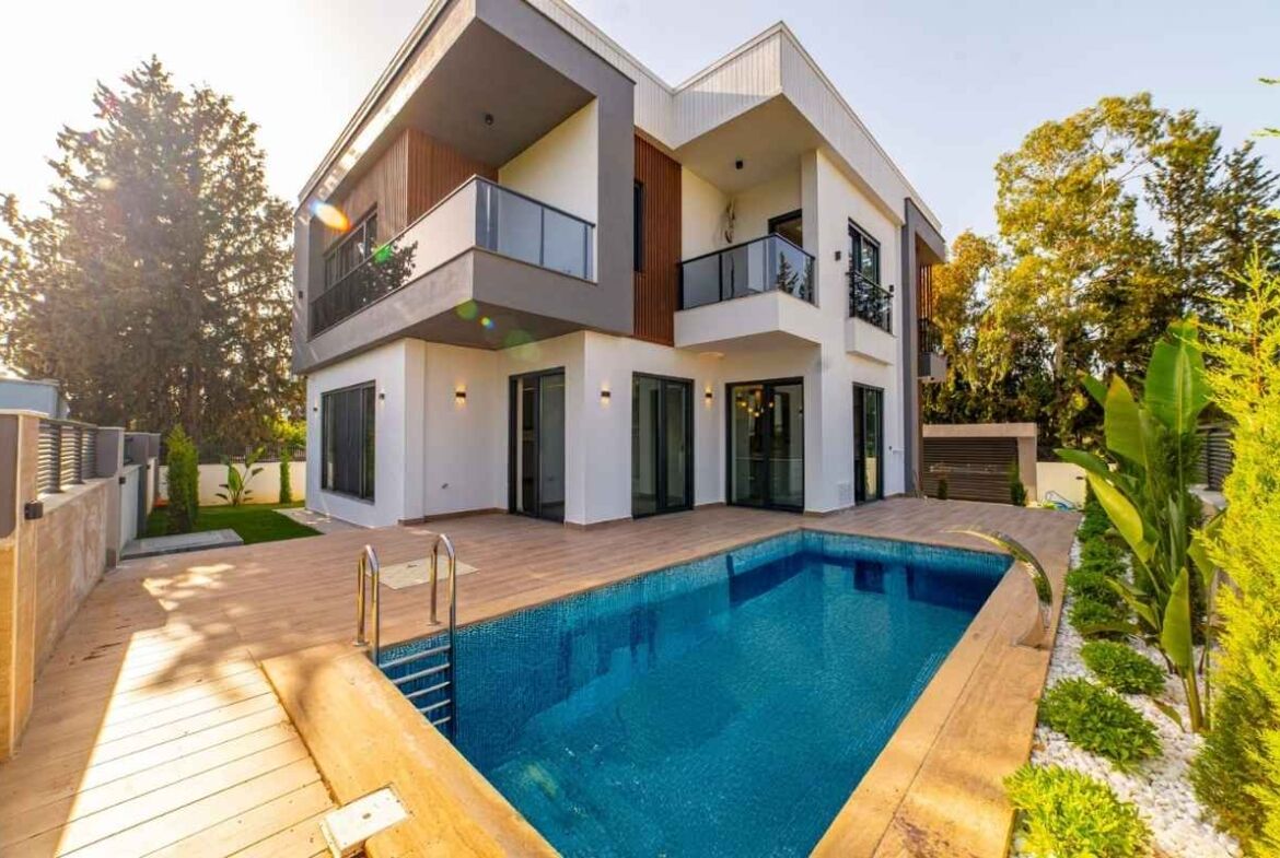 Döşemealtı Villa for Sale with Private Pool in Altınkale-1