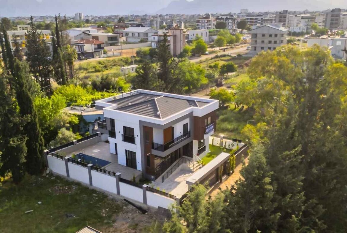 Döşemealtı Villa for Sale with Private Pool in Altınkale-2