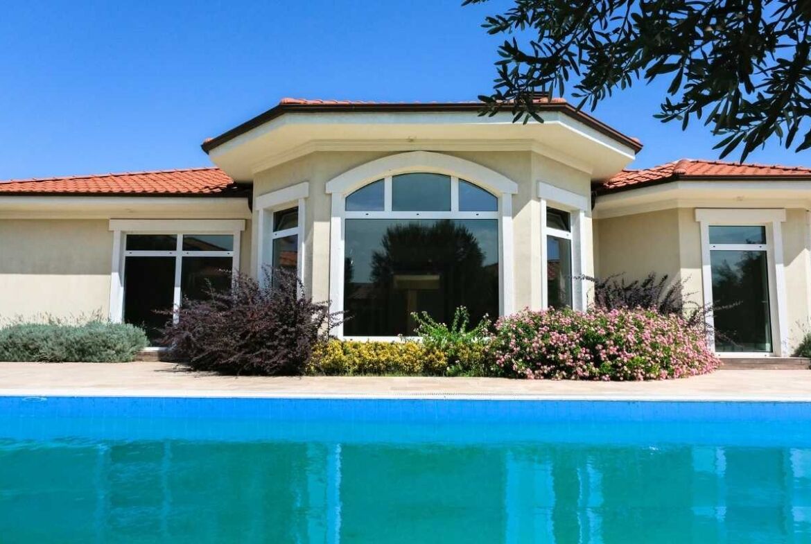 Döşemealtı Villa for Sale with Private Pool in Altınkale-1
