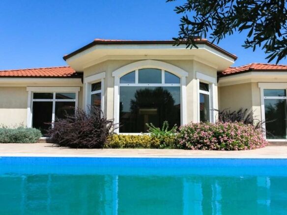 Döşemealtı Villa for Sale with Private Pool in Altınkale-1