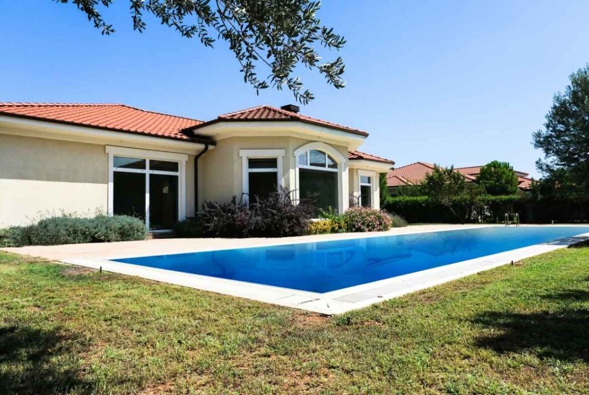 Döşemealtı Villa for Sale with Private Pool in Altınkale-2