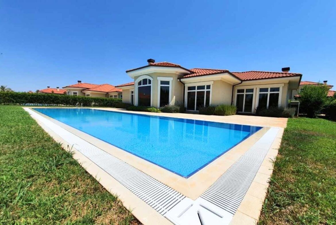Döşemealtı Villa for Sale on a 1,200 sqm Private Plot-1
