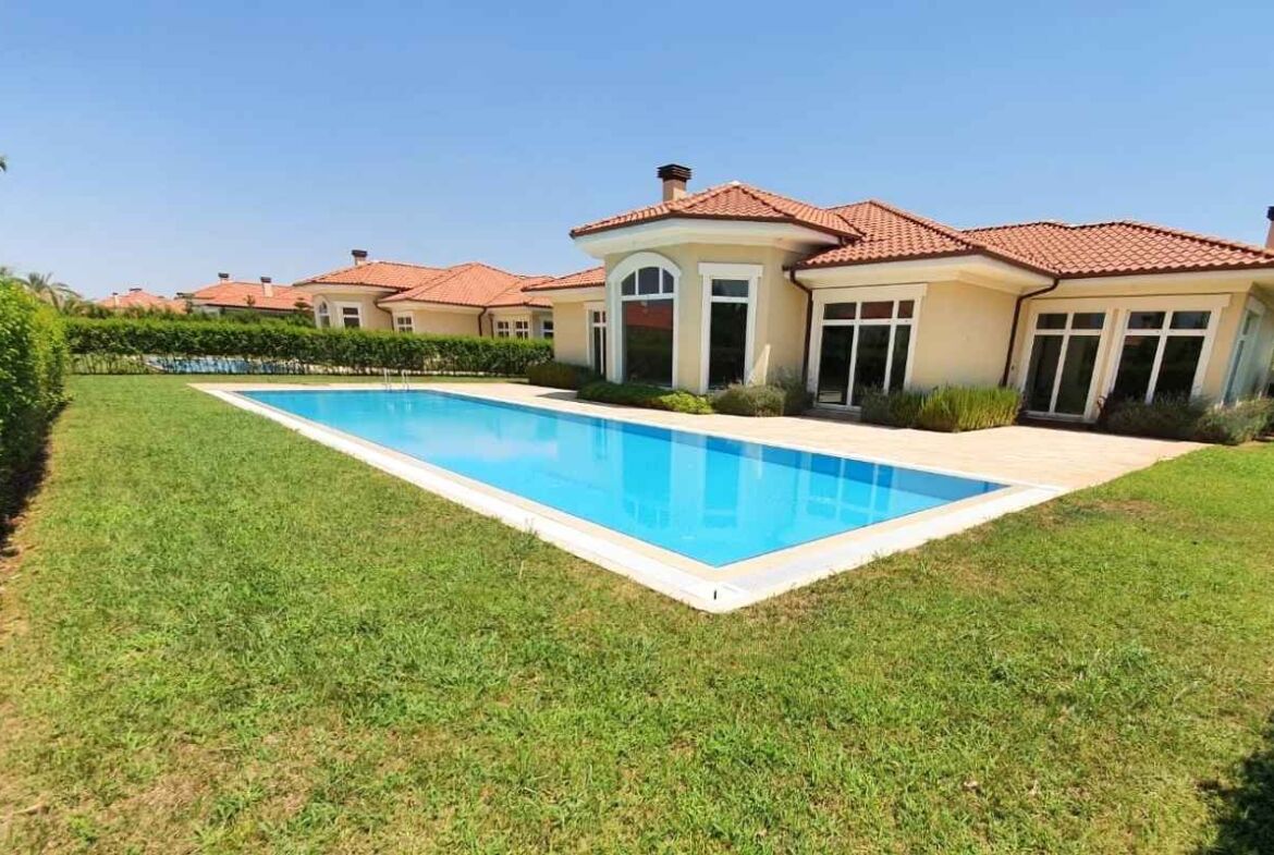 Döşemealtı Villa for Sale on a 1,200 sqm Private Plot-2
